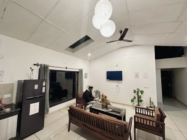 Open living room with TV, sofa and kitchen