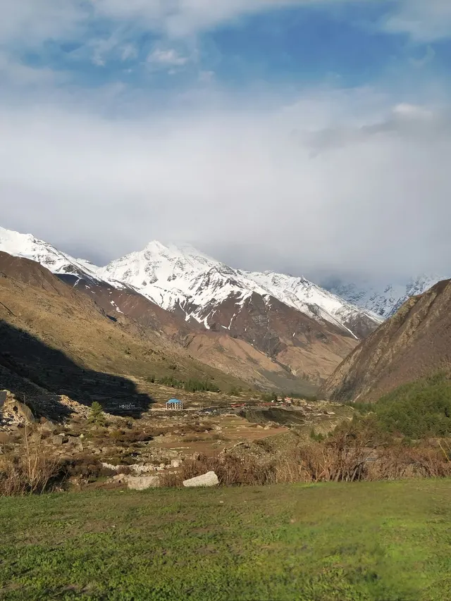 Peaks and valley, Chitkul